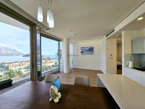 Spacious living room with dining area and sea view. - image 4