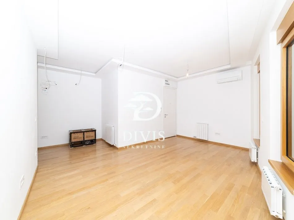 Sale, apartment, 73m², Neimar, Vračar Sve Podlokacije