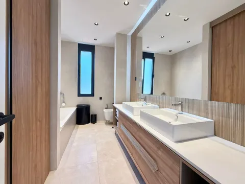 Prodaja, kuća, 250m², Gornja Gorica, Podgorica - image 10