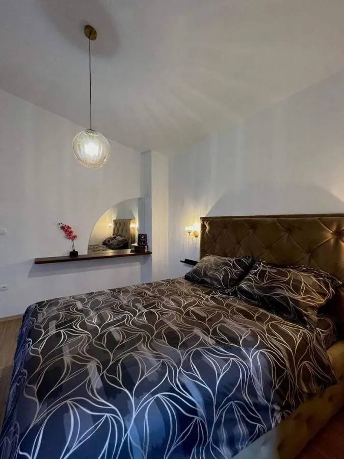 Rent, four bedroom apartment, 240m², Kotor, Crna Gora