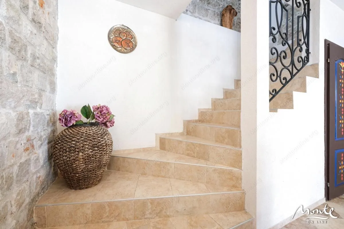 Sale, three bedroom apartment, 80m², Prčanj, Kotor
