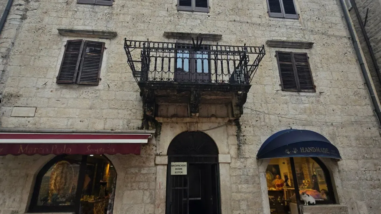 Izdavanje, poslovni prostor, 100m², Stari Grad Kotor, Kotor