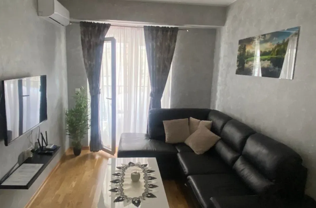 Izdavanje, jednosoban stan, 44m², Lazi, Budva