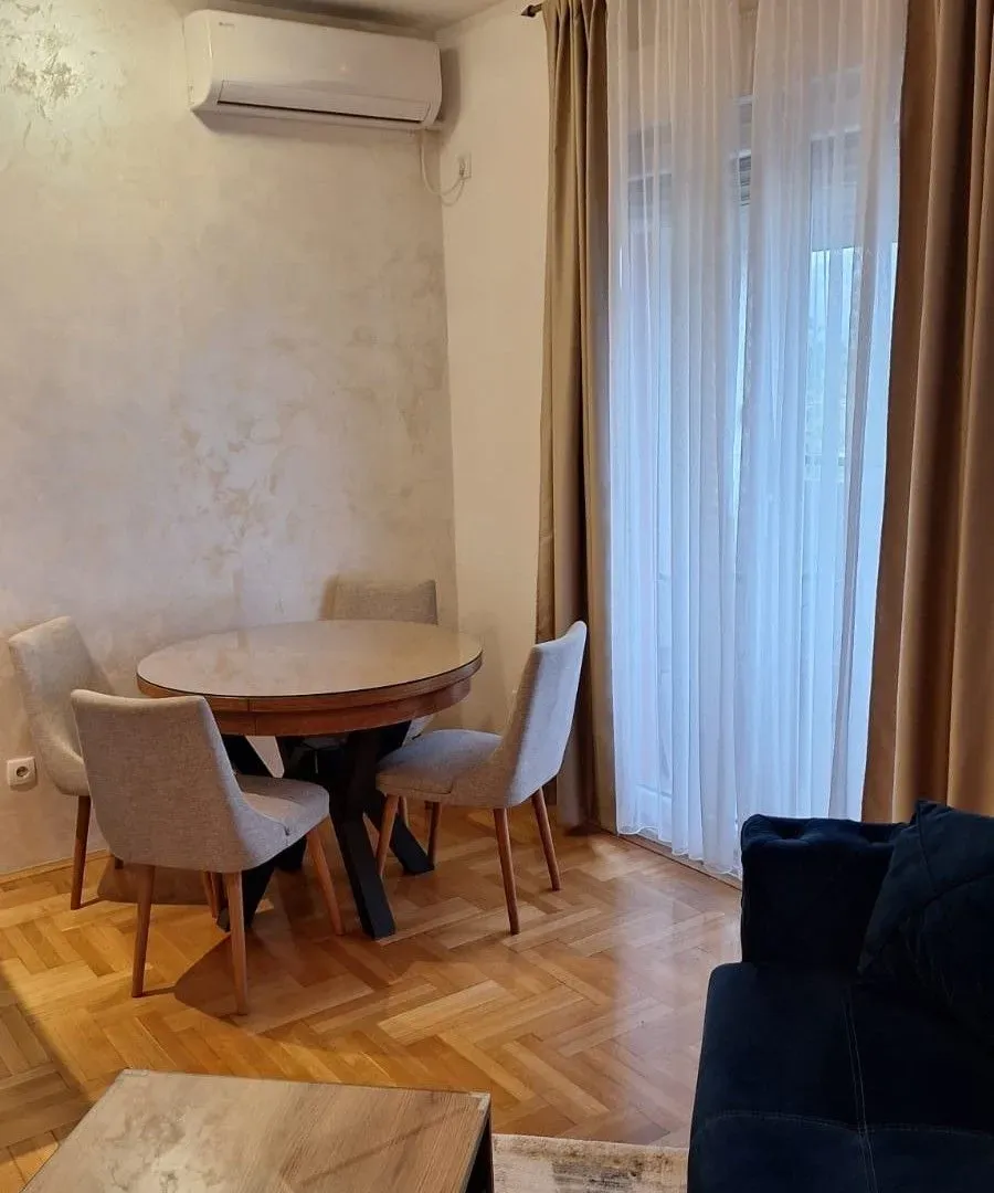 Izdavanje, jednosoban stan, 43m², Stari Aerodrom, Podgorica