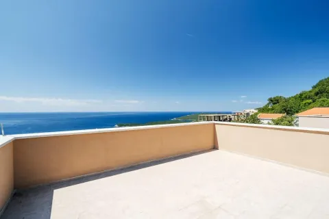 Spacious terrace with a sea view. - image 4
