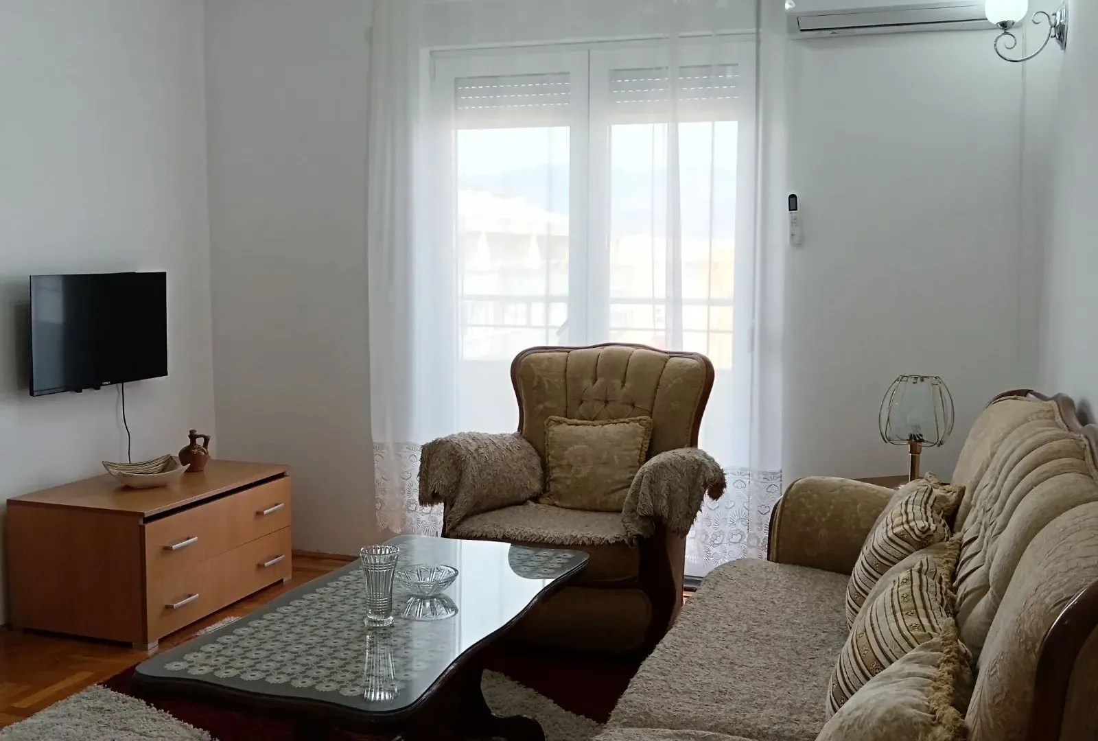 Izdavanje, jednosoban stan, 42m², Stari Aerodrom, Podgorica