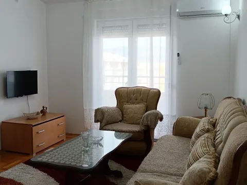 Izdavanje, jednosoban stan, 42m², Stari Aerodrom, Podgorica - image 1