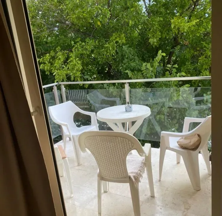 Izdavanje, jednosoban stan, 50m², Šušanj, Bar