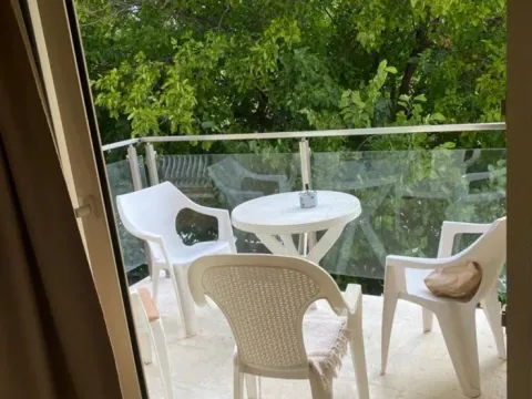 Izdavanje, jednosoban stan, 50m², Šušanj, Bar - image 1