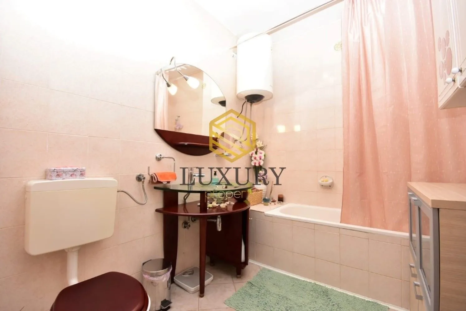 Prodaja, trosoban stan, 155m², Gorica C, Podgorica