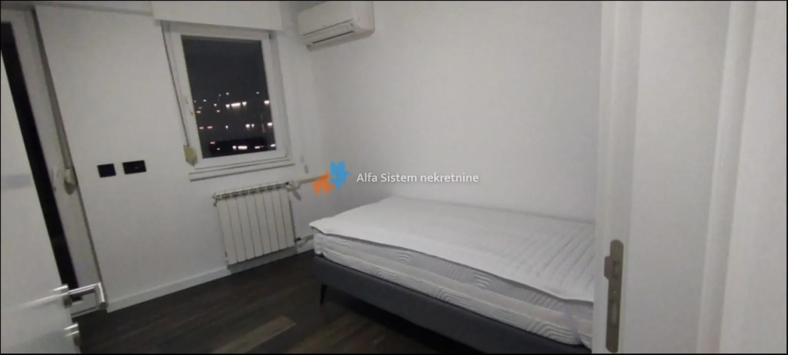 Rent, four bedroom apartment, 100m², Savski Venac, Beograd