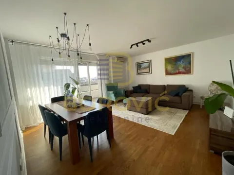 Izdavanje, trosoban stan, 90m², Kalenić Pijaca, Vračar Sve Podlokacije - image 1