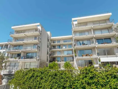 Sale, three bedroom apartment, 208m², Dobrota, Kotor - image 17