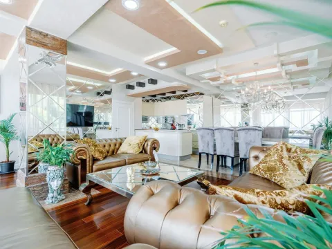 Izdavanje, trosoban stan, 400m², Budva, Crna Gora - image 2