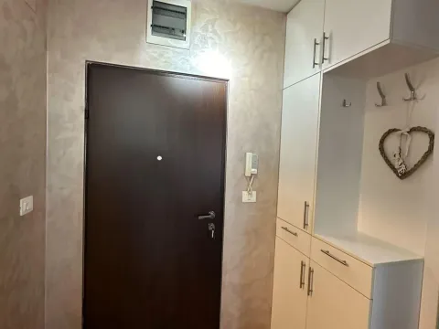 Izdavanje, jednosoban stan, 43m², City Kej, Podgorica - image 2