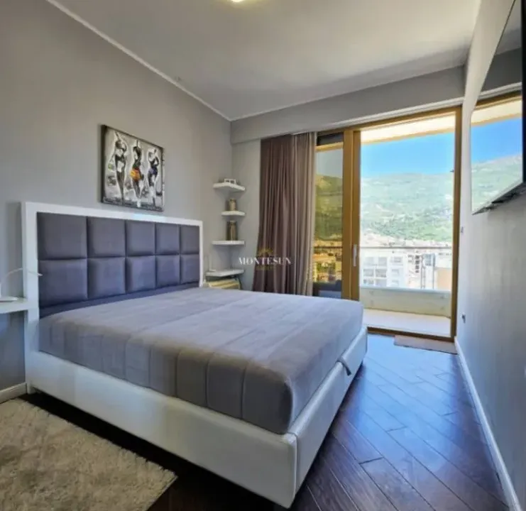 Izdavanje, dvosoban stan, 89m², Budva, Crna Gora