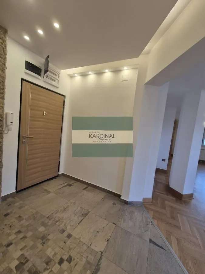 Prodaja, trosoban stan, 77m², Vašarište, Jagodina
