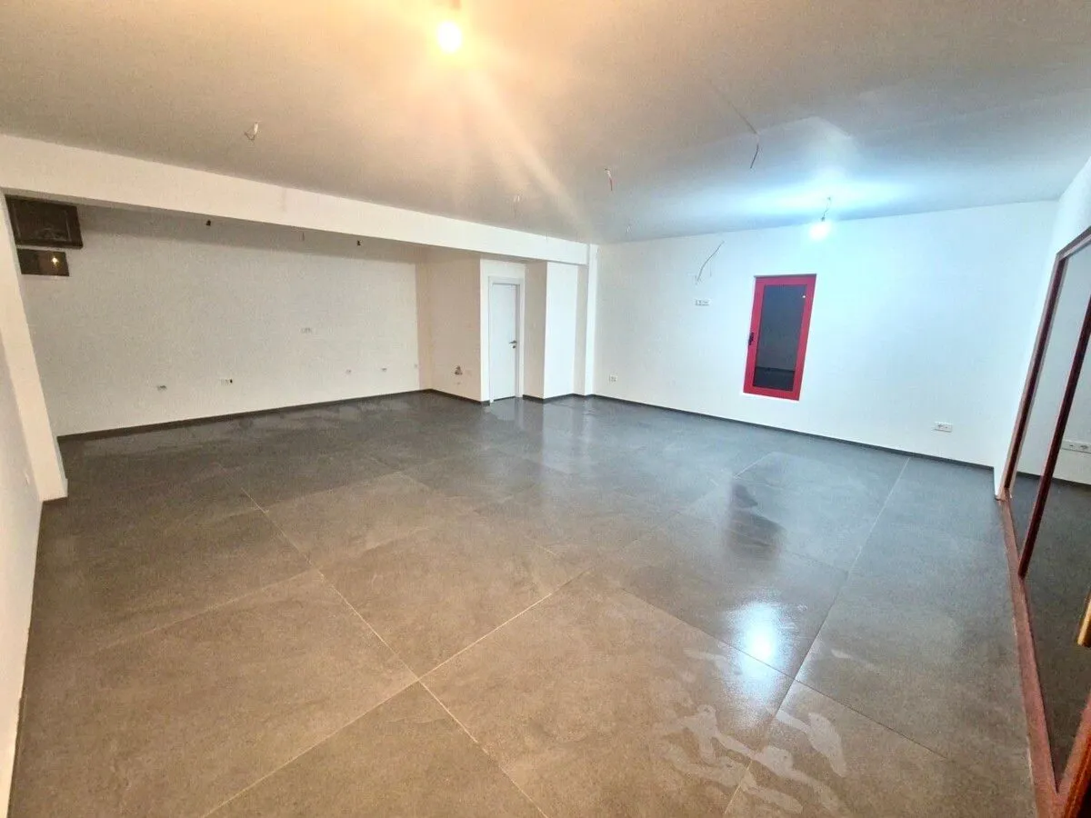 Prodaja, poslovni prostor, 54m², Momišići, Podgorica