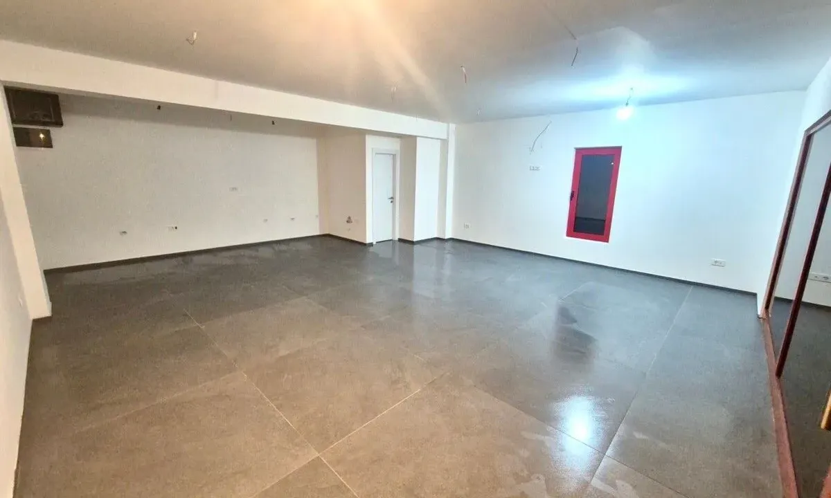 Prodaja, poslovni prostor, 54m², Momišići, Podgorica
