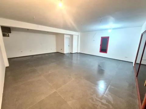 Prodaja, poslovni prostor, 54m², Momišići, Podgorica - image 1