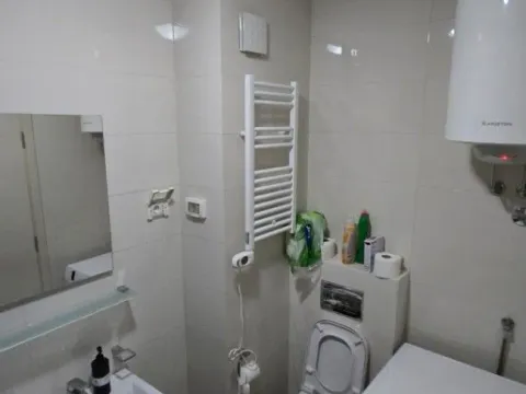 Izdavanje, jednosoban stan, 45m², City Kej, Podgorica - image 9