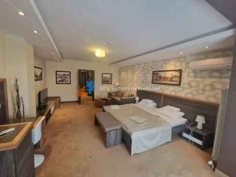 Rent, four bedroom apartment, 172m², Savski Venac, Beograd - image 3