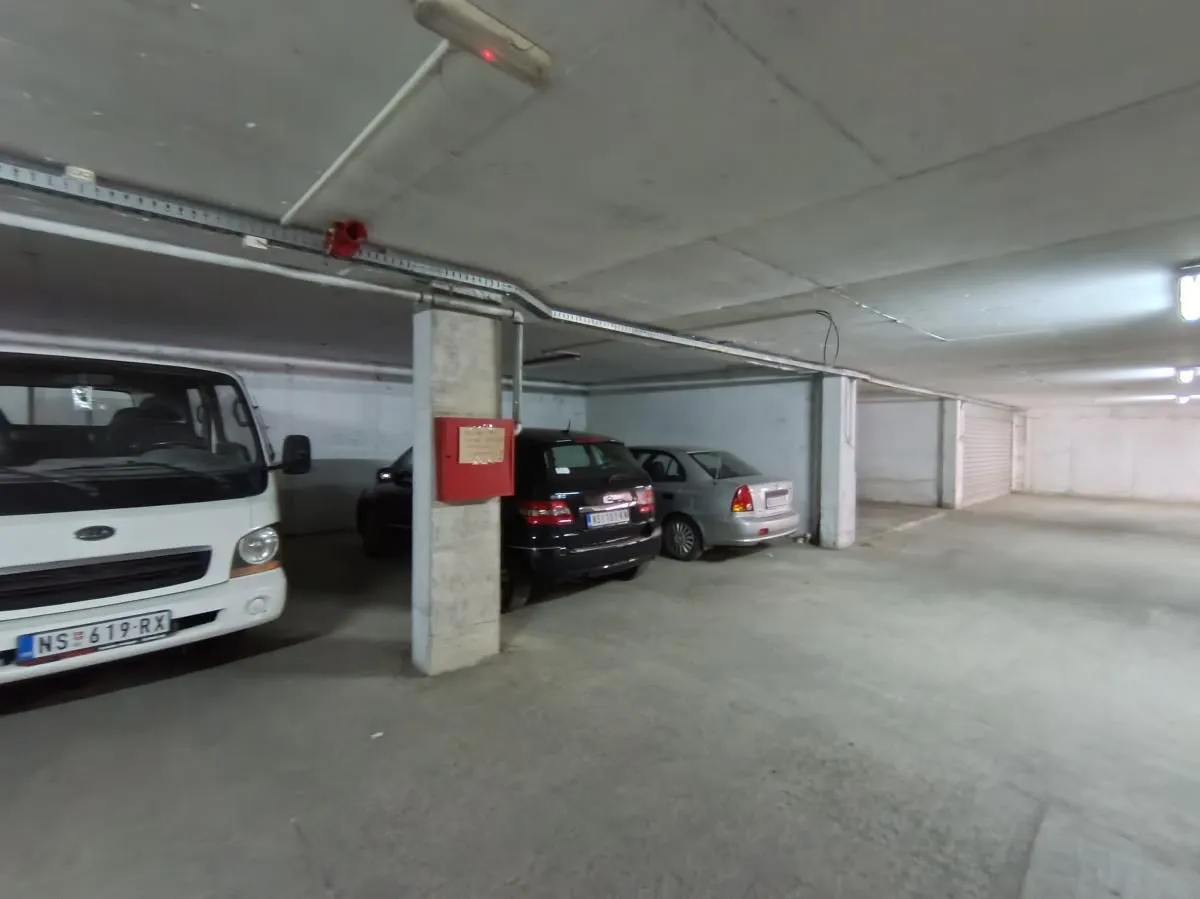 Prodaja, parking/garaža, 18m², Bulevar Oslobodjenja, Novi Sad Sve Podlokacije