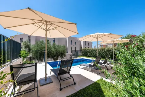 Rent, house, 200m², Reževići, Budva - image 11