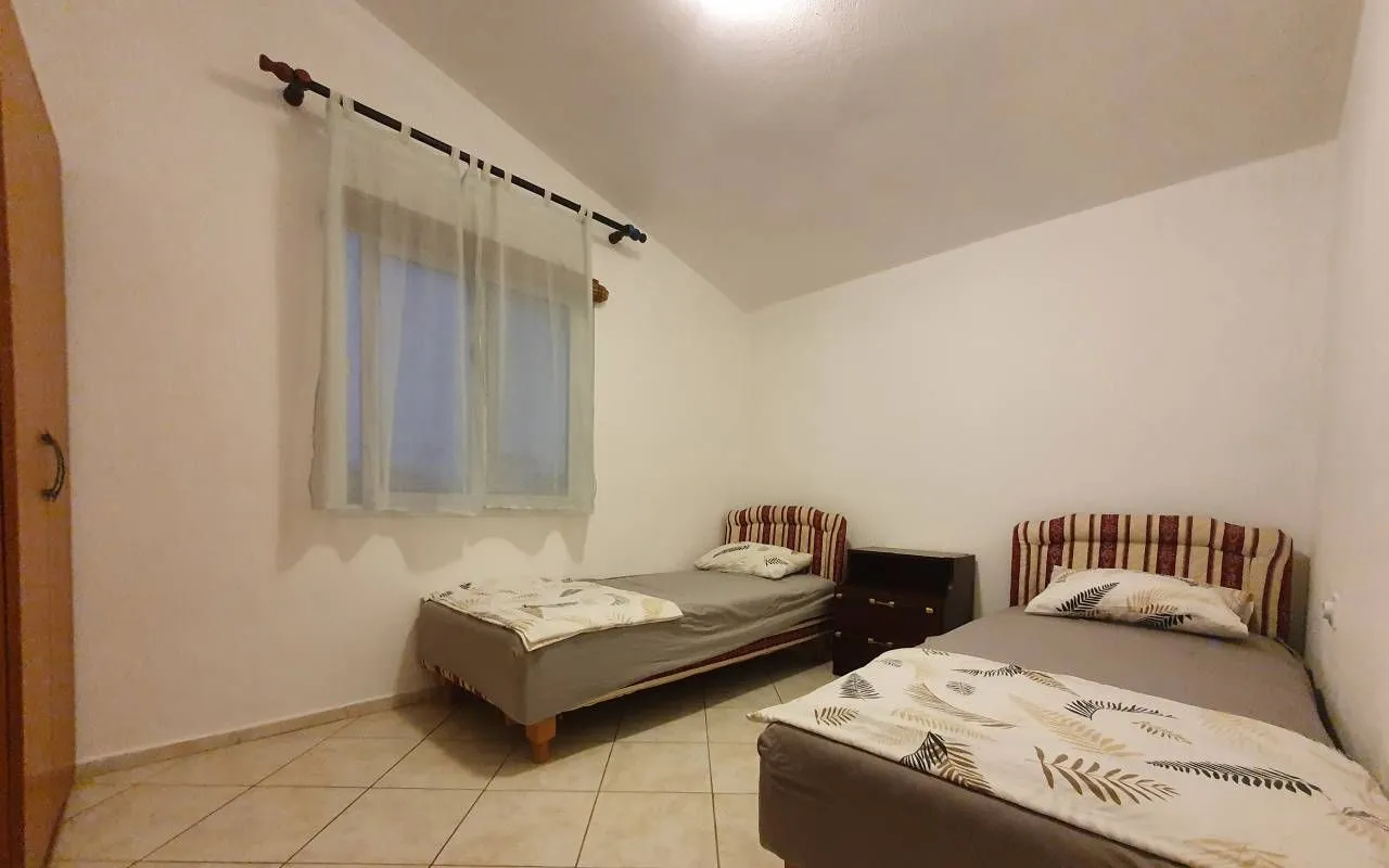 Rent, two bedroom apartment, 80m², Ilino, Bar
