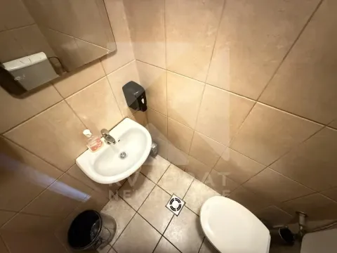 Izdavanje, poslovni prostor, 80m², Stari Aerodrom, Podgorica - image 10