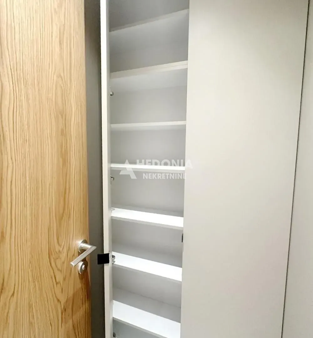 Rent, office space, 94m², Kalenić Pijaca, Vračar Sve Podlokacije