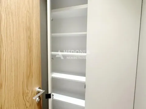 Izdavanje, poslovni prostor, 94m², Kalenić Pijaca, Vračar Sve Podlokacije - image 17