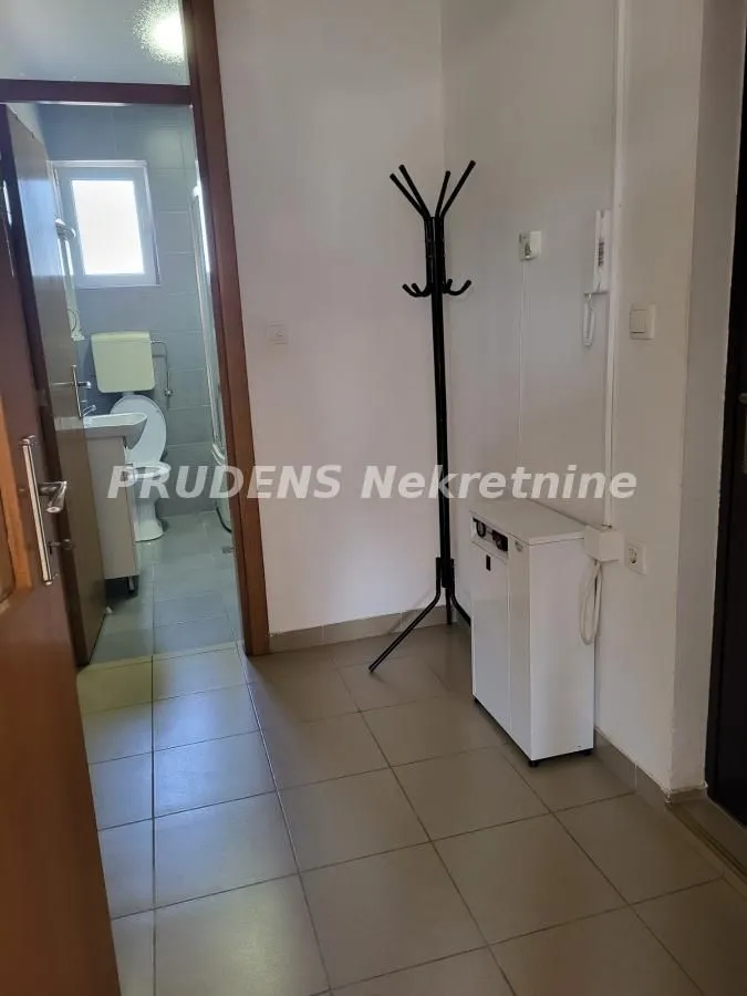 Izdavanje, jednosoban stan, 39m², Ledine, Beograd