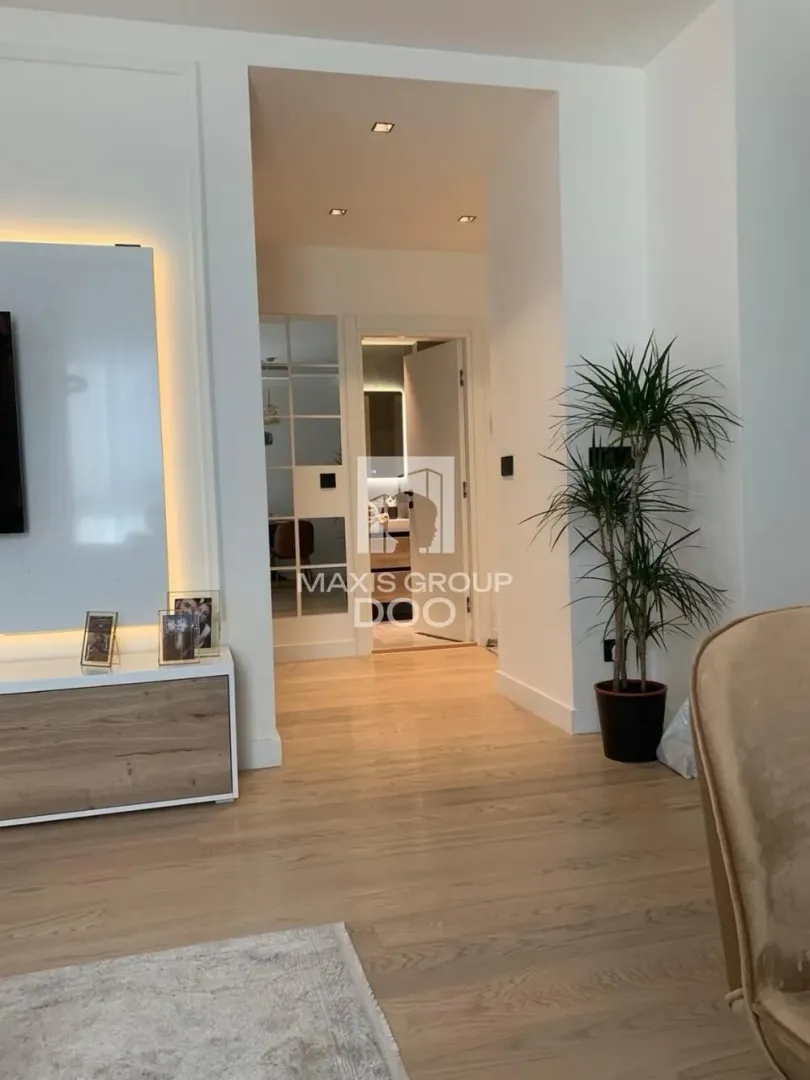 Izdavanje, dvosoban stan, 56m², Savski Venac, Beograd