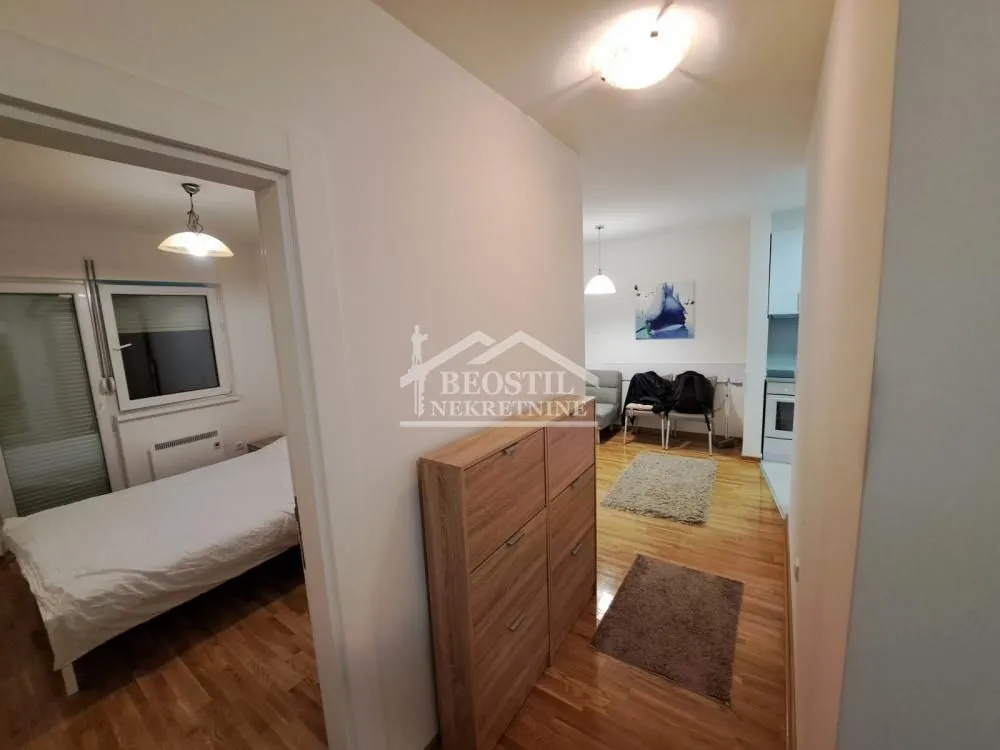 Izdavanje, dvosoban stan, 45m², Ledine, Beograd