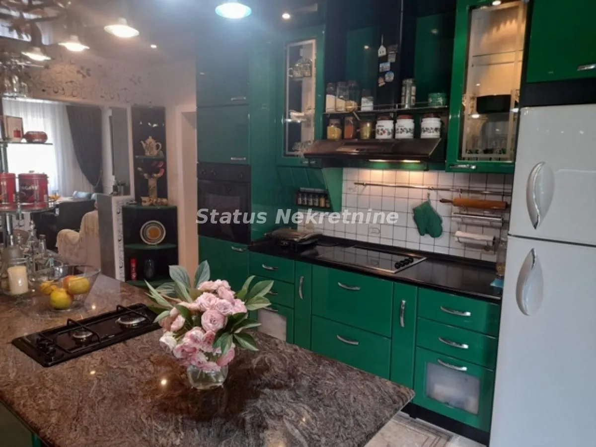 Prodaja, kuća, 274m², Temerin, Novi Sad