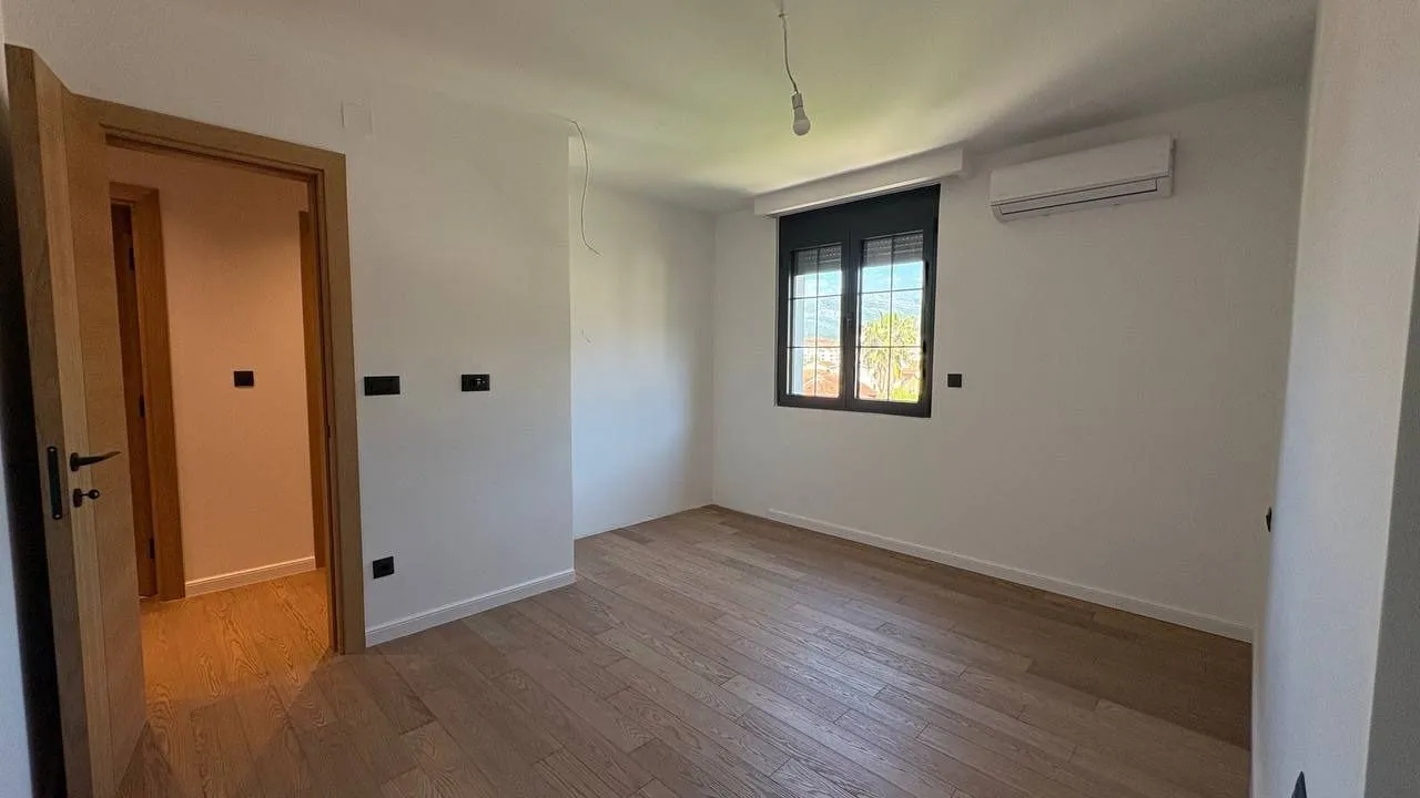 Prodaja, trosoban stan, 101m², Tivat, Crna Gora