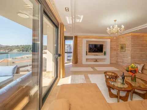 Izdavanje, trosoban stan, 136m², Bečići, Budva - image 2