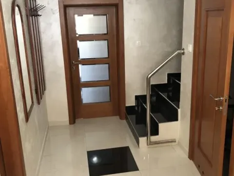 Rent, house, 220m², Stari Aerodrom, Podgorica - image 5