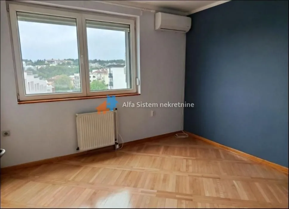 Izdavanje, četvorosoban stan, 125m², Savski Venac, Beograd