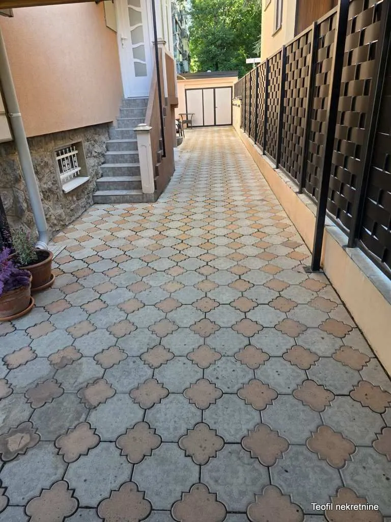 Prodaja, kuća, 150m², Zemun Save Kovačevića, Zemun Sve Podlokacije