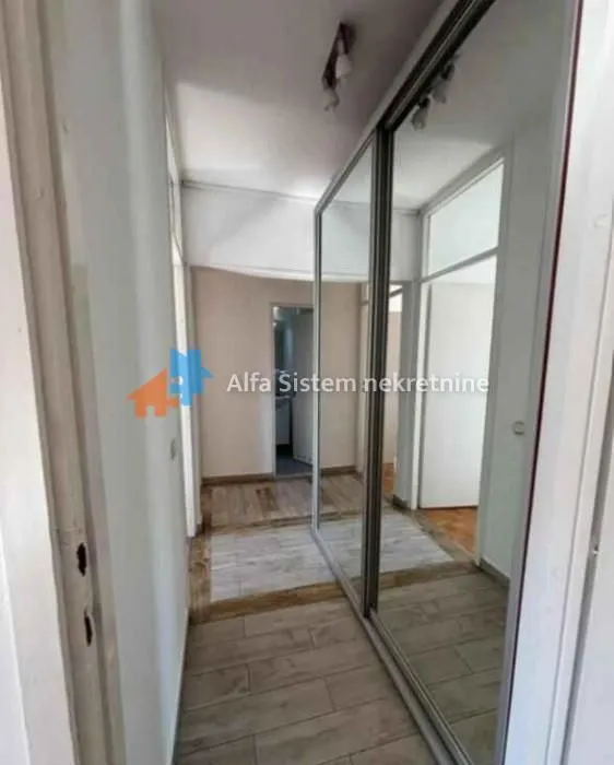 Izdavanje, četvorosoban stan, 100m², Novi Beograd Blok 61, Novi Beograd Sve Podlokacije