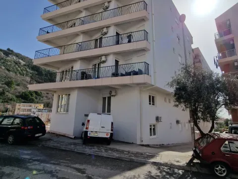 Rent, one bedroom apartment, 47m², Budva, Crna Gora - image 16