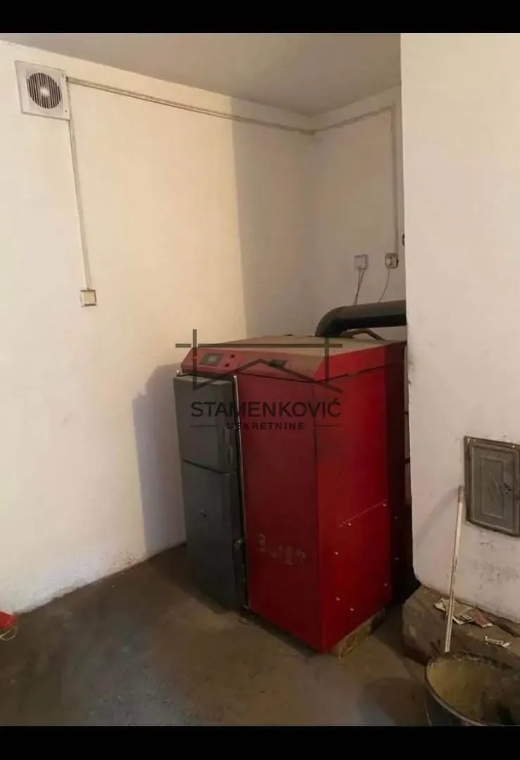 Prodaja, kuća, 350m², Gibarac, Šid