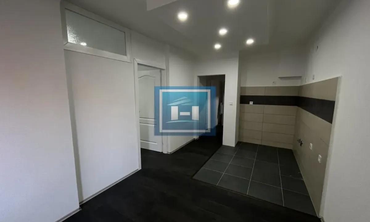 Prodaja, dvosoban stan, 39m², Centar, Jagodina