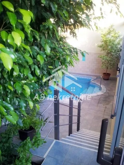 Izdavanje, kuća, 400m², Fon (Fon - Bilećka), Voždovac Sve Podlokacije