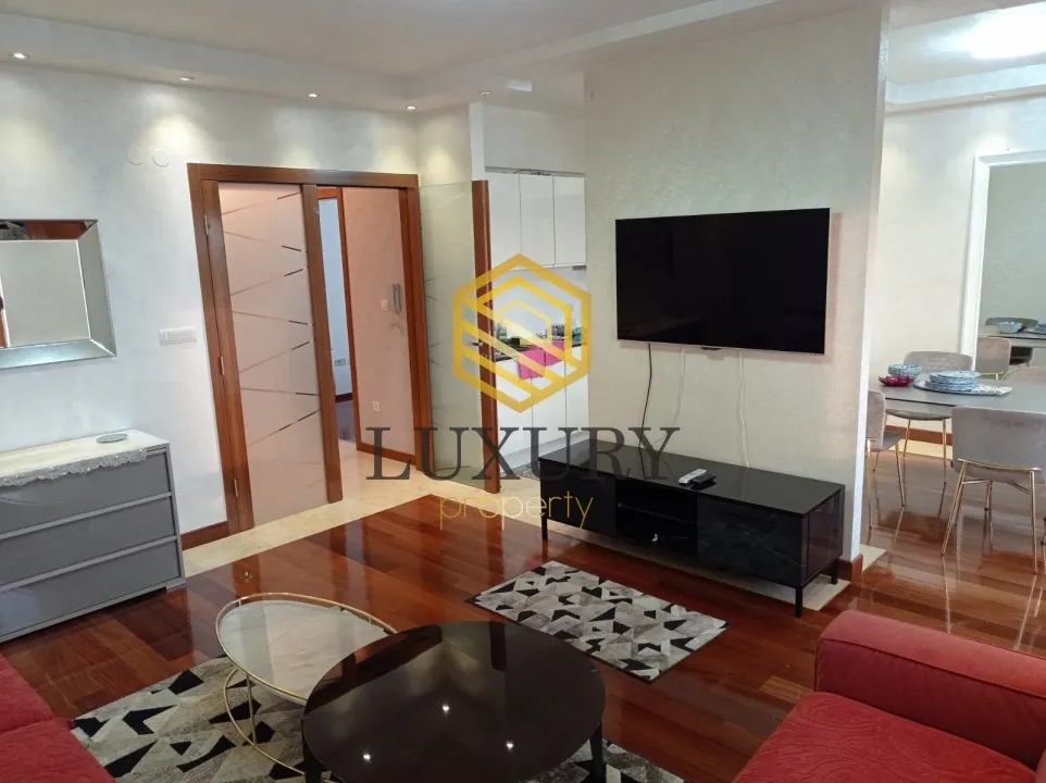 Izdavanje, četvorosoban stan, 130m², Centar, Podgorica