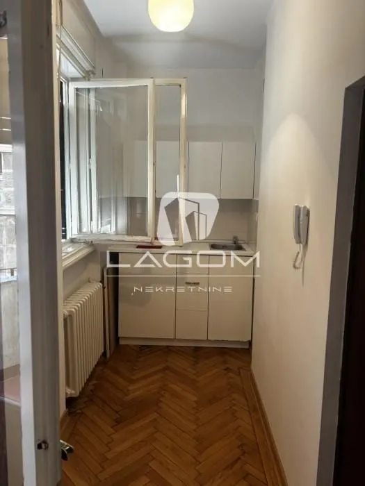 Izdavanje, trosoban stan, 89m², Stari Grad, Beograd