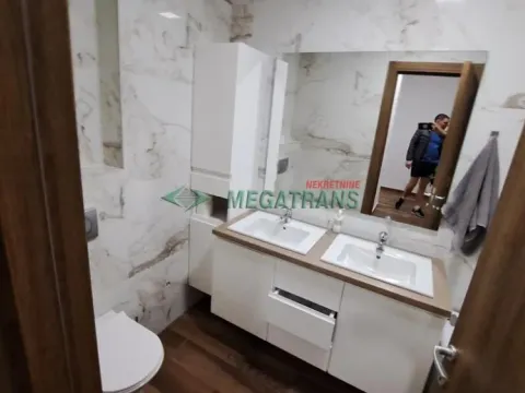 Izdavanje, četvorosoban stan, 100m², Centar, Novi Sad - image 12