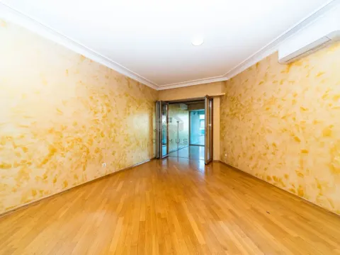 Izdavanje, dvosoban stan, 124m², Centar, Podgorica - image 2